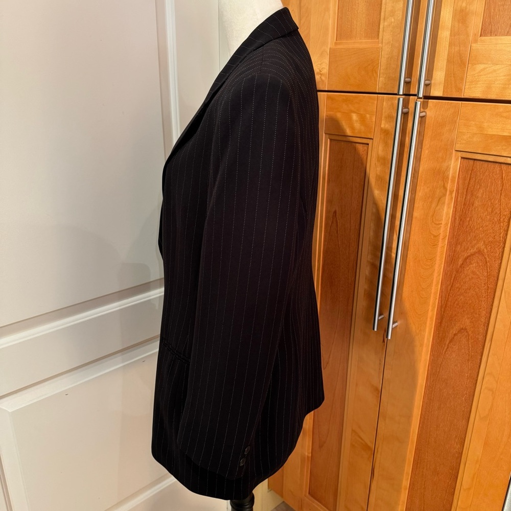 CASUAL CORNER. VINTAGE‎ NWT. Black Pinstripe Blazer. Two buttons in front. - Picture 5 of 12